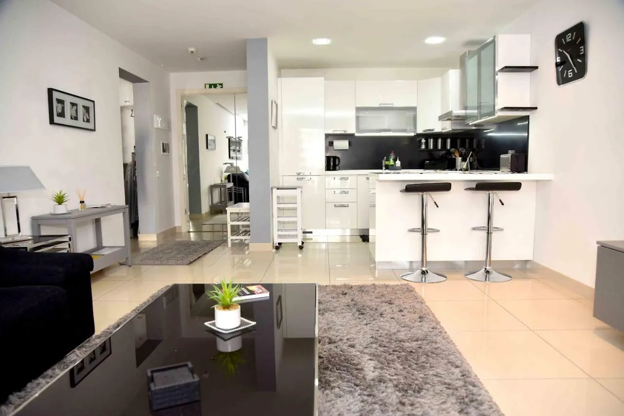 Stay At Lara 1Br Apt, 10 Mins Walk To Sliema Ferries Gzira 0*,  Malta
